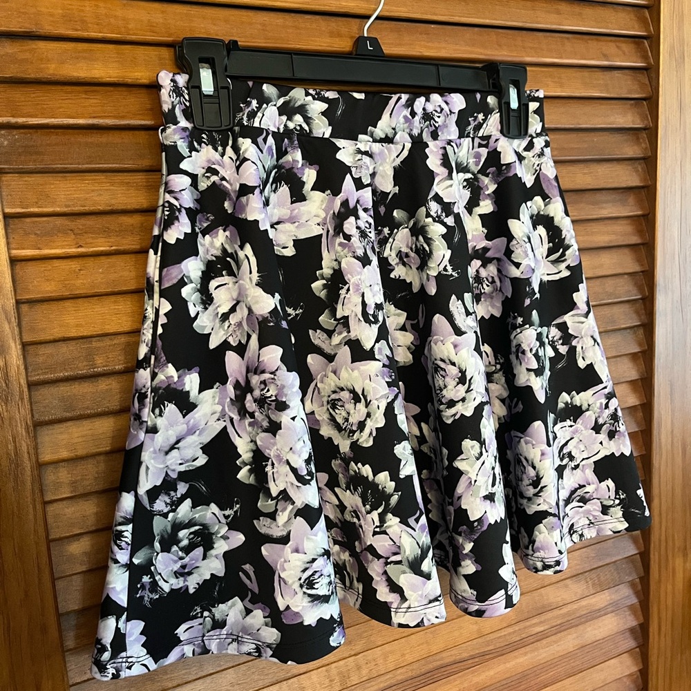 Hot Topic Purple and White Mini Skater Skirt